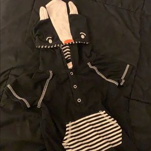 6-9m skunk onesie